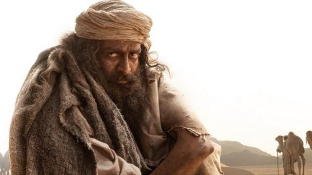 "أدوجيفيثام" فيلم يحكي قصة مهاجر هندي إلى السعودية، اختفى وأجبر على العمل كالعبيد- بي بي سي
