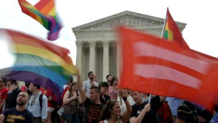 أوباما يشيد بقرار محكمة امريكية إباحة زواج المثليين في امريكا