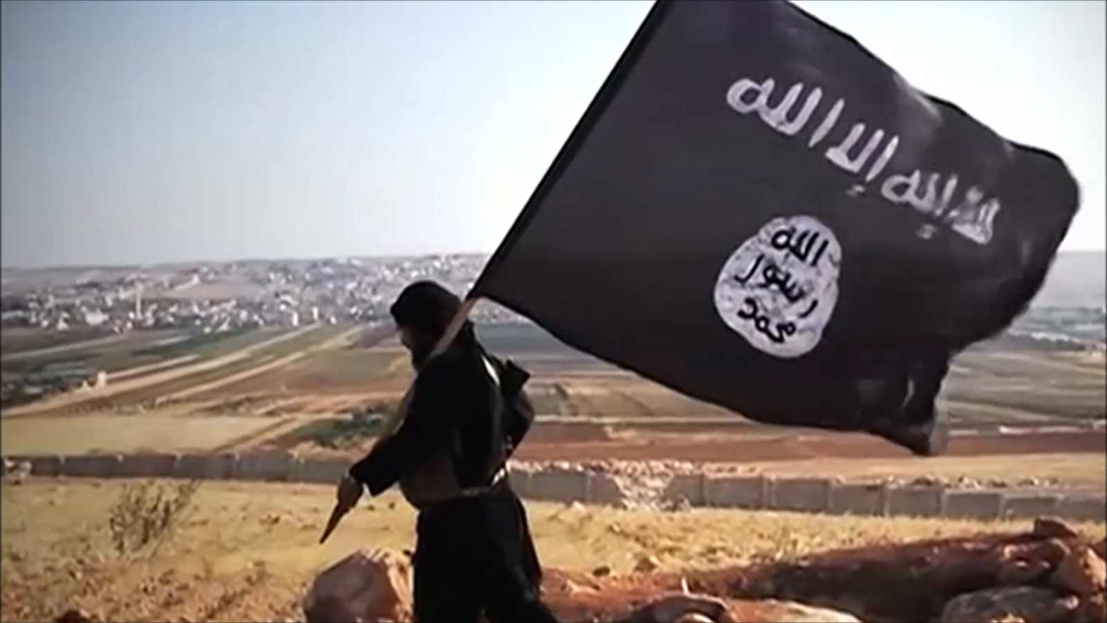 مقتل شرطي  بالطائف وضبط اعلام لتنظيم  " داعش" بالسعودية