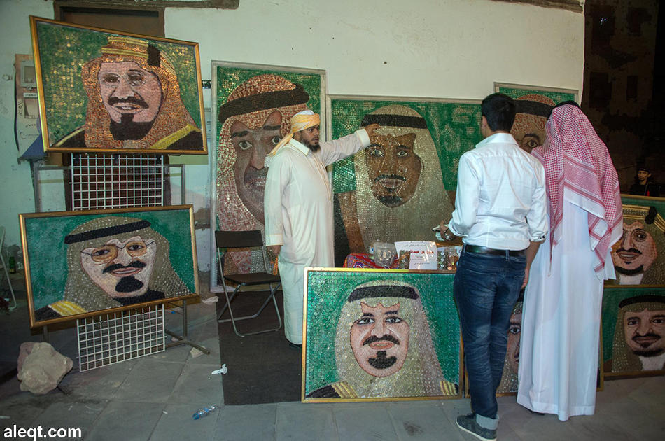 سعودي يتطلع لدخول "جينيس" بجدارية من 50 ألف عملة معدنية