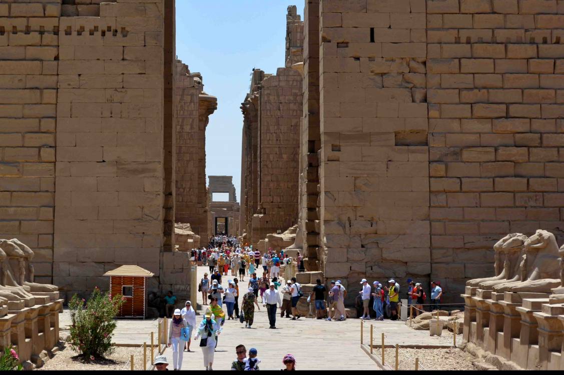 مصر تستعيد قطعة أثرية من معابد الكرنك بعد تهريبها إلى لندن