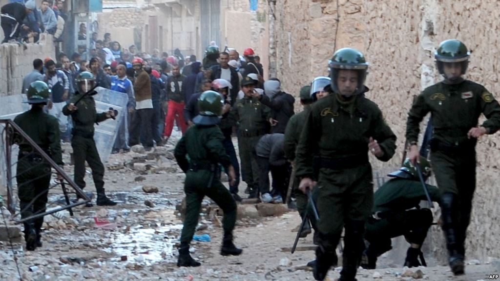 اصابة 10 اشخاص بجروح في تجدد مصادمات مذهبية جنوب الجزائر