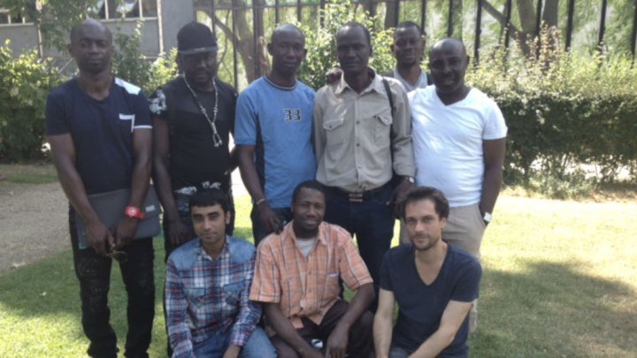  ثمانية مهاجرين غير شرعيين على خشبة المسرح في مهرجان أفنيون