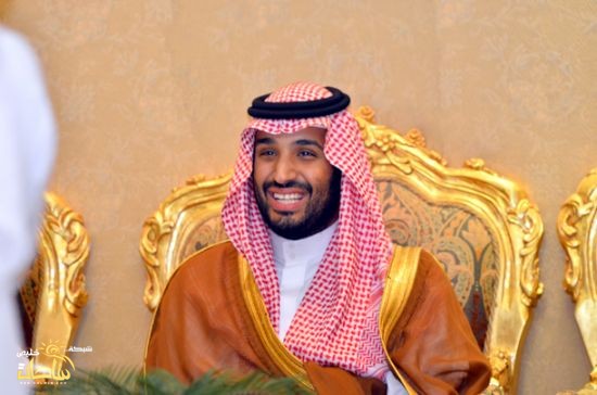 ولي ولي العهد السعودي يزور حاملة طائرات اميركية في مياه الخليج