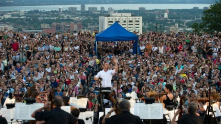 موسيقى كلاسيكية على تلة مون رويال في مونتريال 