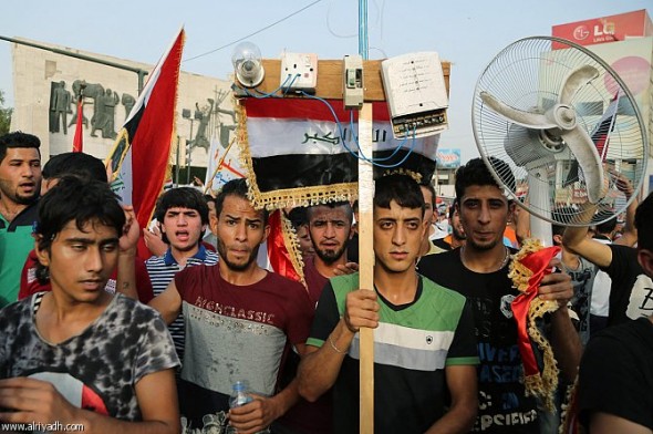 العراقيون يتظاهرون ضد الفساد ونقص الخدمات في بغداد والجنوب