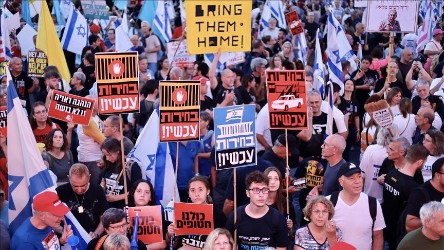 تظاهرات في مدينتي القدس وقيسارية ومطالبين برحيل الحكومة الإسرائيلية، وفق صحيفة "يديعوت أحرنوت" العبرية-