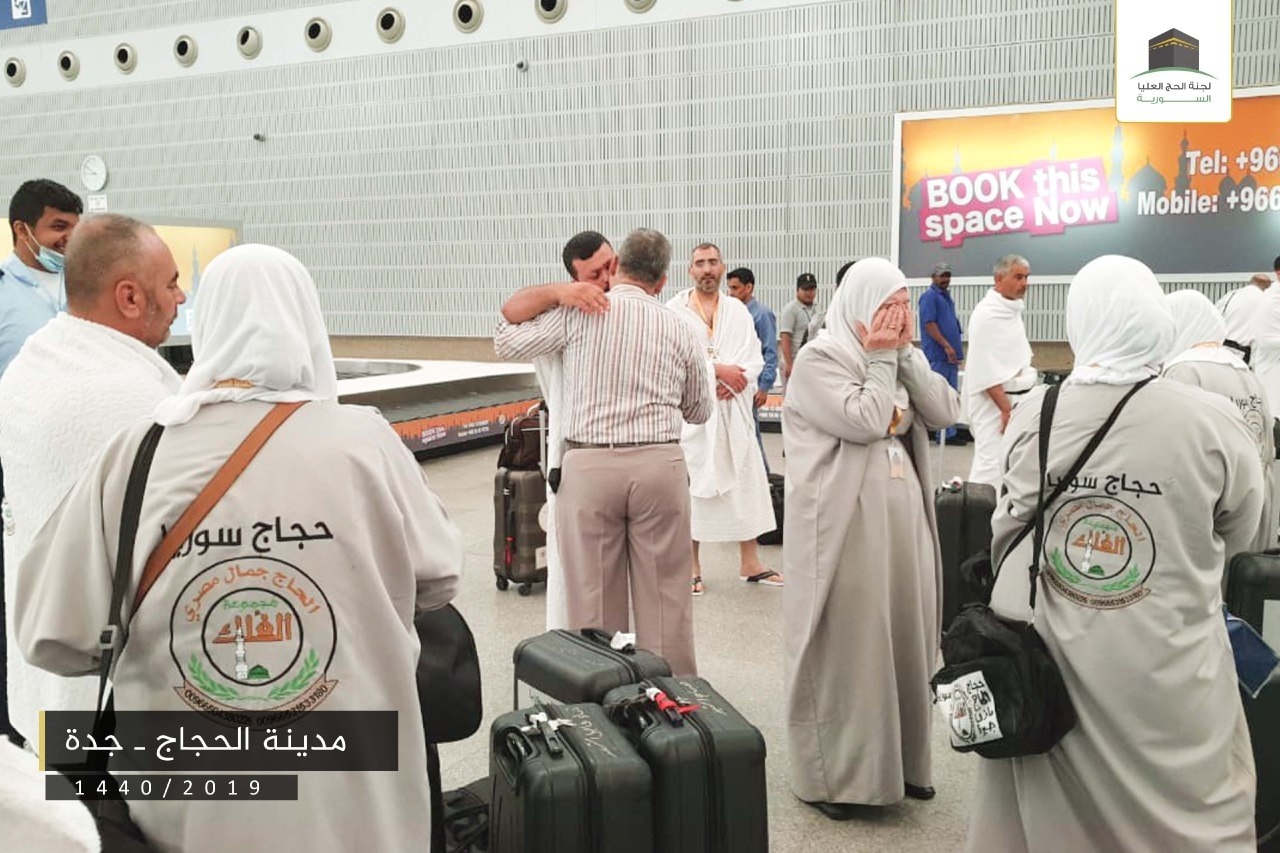 النظام يستقبل الحجاج السوريين بالابتزاز وتعفيش الأمتعة والأموال
