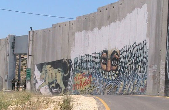 فلسطينيون مسيحيون يعربون عن غضبهم ازاء الجدار الفاصل  