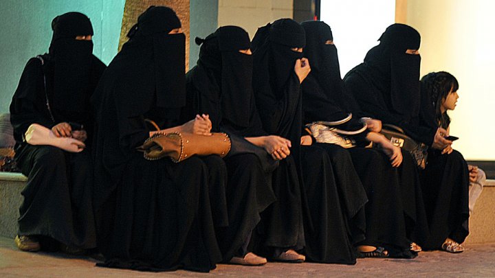 المرأة السعودية تخوض سباق الانتخابات البلدية لأول مرة