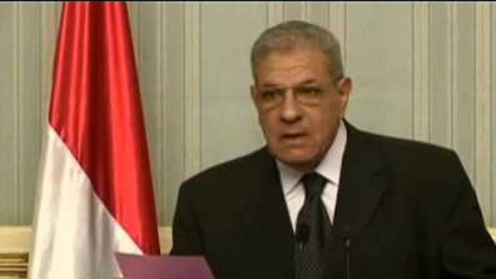 السيسي يقبل استقالة محلب و يكلف شريف إسماعيل بتشكيل حكومة