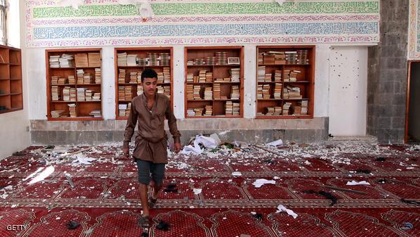 مصادر طبية : 25 قتيلا بتفجيرين انتحاريين بمسجد في صنعاء