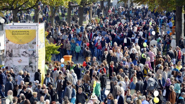 ألمانيا تحيي الذكرى الـ25 لإعادة توحيدها وسط أزمة المهاجرين