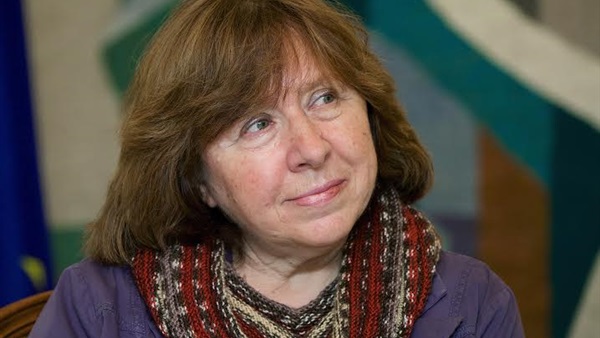  سفيتلانا أليكسيفيتش البيلاروسية تفوز بجائزة نوبل في الأدب  