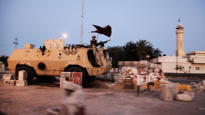 مصر: مقتل 6 شرطة وإصابة آخرين في انفجار سيارة بالعريش