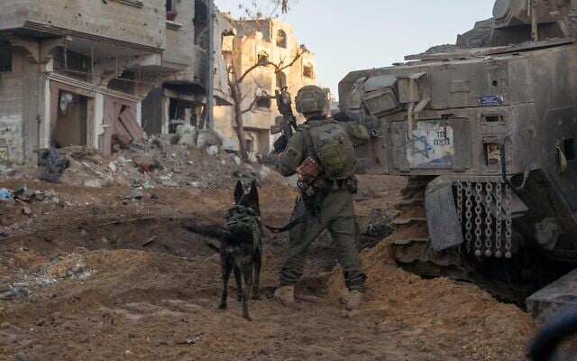 جنود من اللواء 401 مدرع يعملون في جباليا شمال غزة، في صورة نشرها الجيش في 4 ديسمبر، 2024. (Israel Defense Forces)