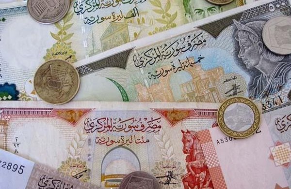 النظام السوري يعجز عن وقف انهيار الليرة