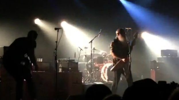 فرق غنائية تلغي حفلاتها حدادا على ضحايا أحداث باريس