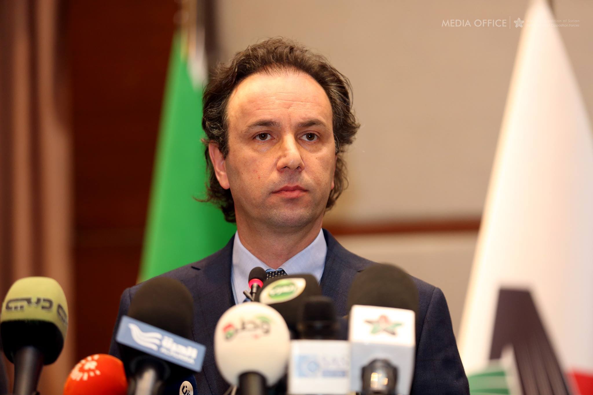 خالد خوجه : الائتلاف هو من يجمع الفصائل العسكرية