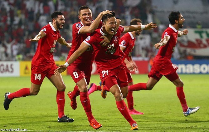 ولي عهد دبي يمنح 500 الف درهم لكل لاعب بالأهلي رغم خسارة اللقب الاسيوي