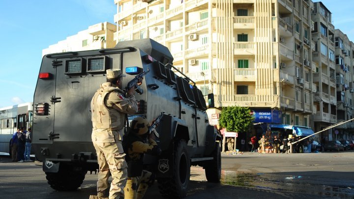 مصر: قتلى في هجوم مسلح على نقطة تفتيش قرب القاهرة