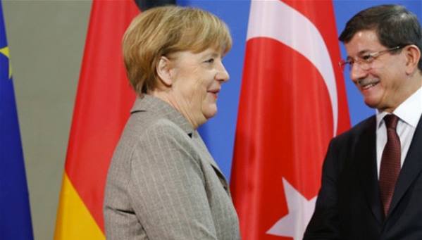ميركل متفائلة وأوغلو يصف القمة الأوروبية-التركية ب"التاريخية"