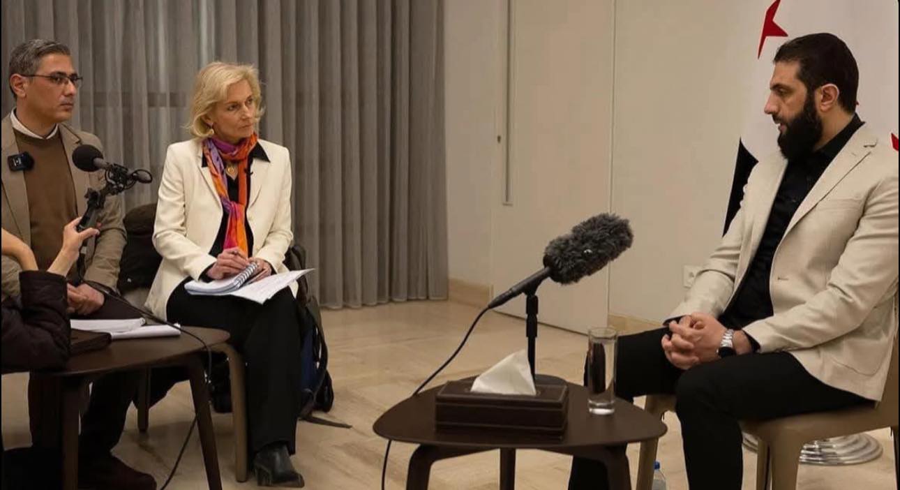 الرئيس  الشرع اثناء اجراء الحوار مع رئيسة تحرير الايكونوميست الرئيس  الشرع اثناء اجراء الحوار مع رئيسة تحرير الايكونوميست