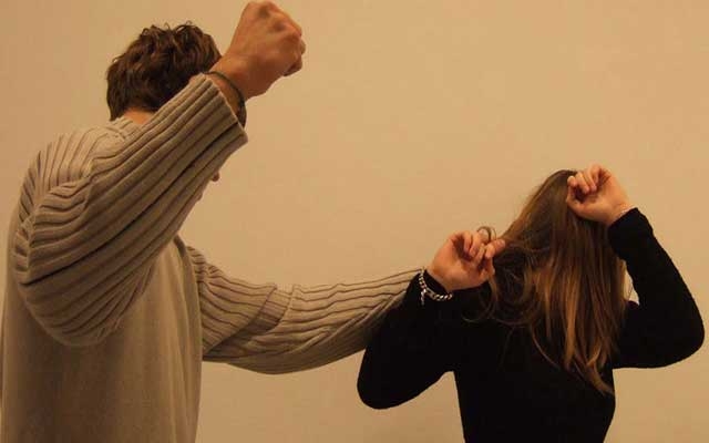 تعنيف الجزائريات بين الاستغلال السياسي والصراع الإيديولوجي