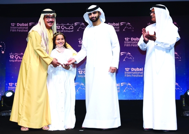 ناصر الظاهري أفضل مخرج عن فيلم "سيرة الماء والنخل والأهل"