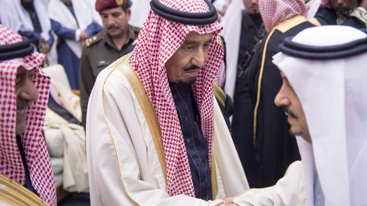 الملك سلمان : السعودية ملتزمة بالقضايا العربية والإسلامية