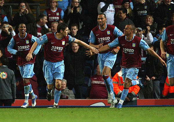 نيوكاسل يتعادل مع مانشستر واستون فيلا يحقق فوزه الأول بالدوري