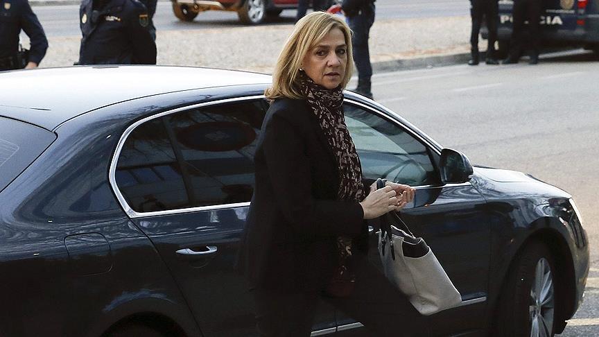 برشلونة تسحب الميدالية الذهبية من أخت ملك إسبانيا
