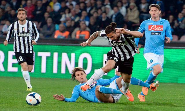 نابولي ويوفنتوس يواصلان صراع المنافسة على لقب الدوري الإيطالي