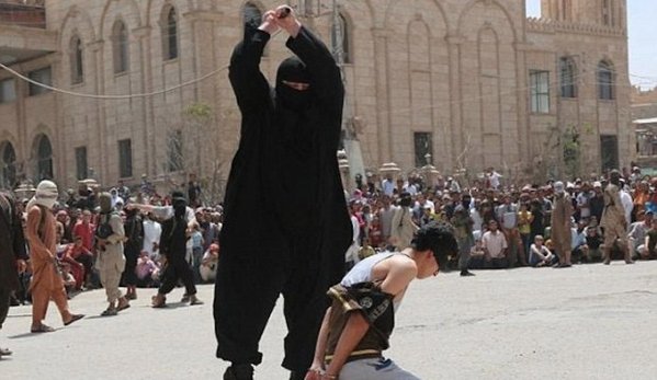 الهروب من أرض الخلافة  "الداعشية " حلم الآلاف