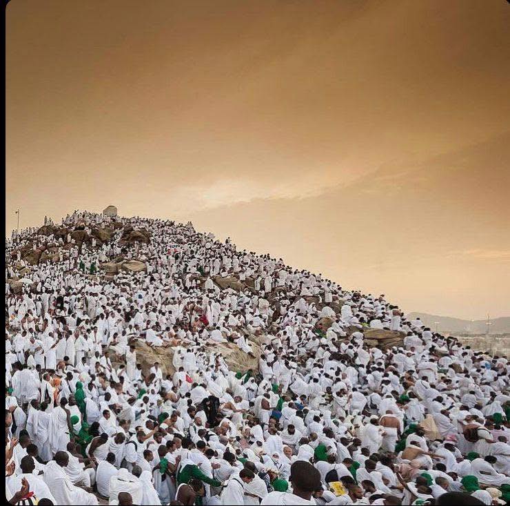 وسط تأهب لنفرة الحجيج إلى مشعر مزدلفة بعد أداء ركن الحج الأعظم- ايه ايه