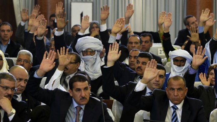 البرلمان الجزائري يقر بأغلبية تعديلات دستورية اقترحها بوتفليقة 
