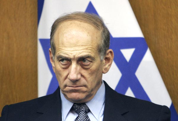 أولمرت ..أول رئيس وزراء اسرائيلي سابق يقبع خلف القضبان