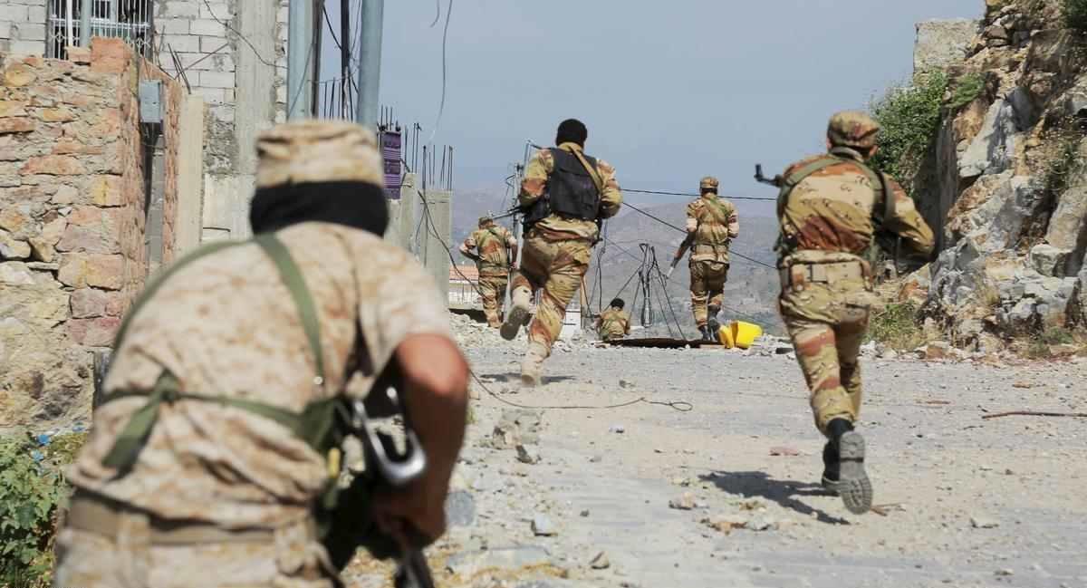 مقتل 27 من مسلحي الحوثي في مواجهات مع الجيش بتعز