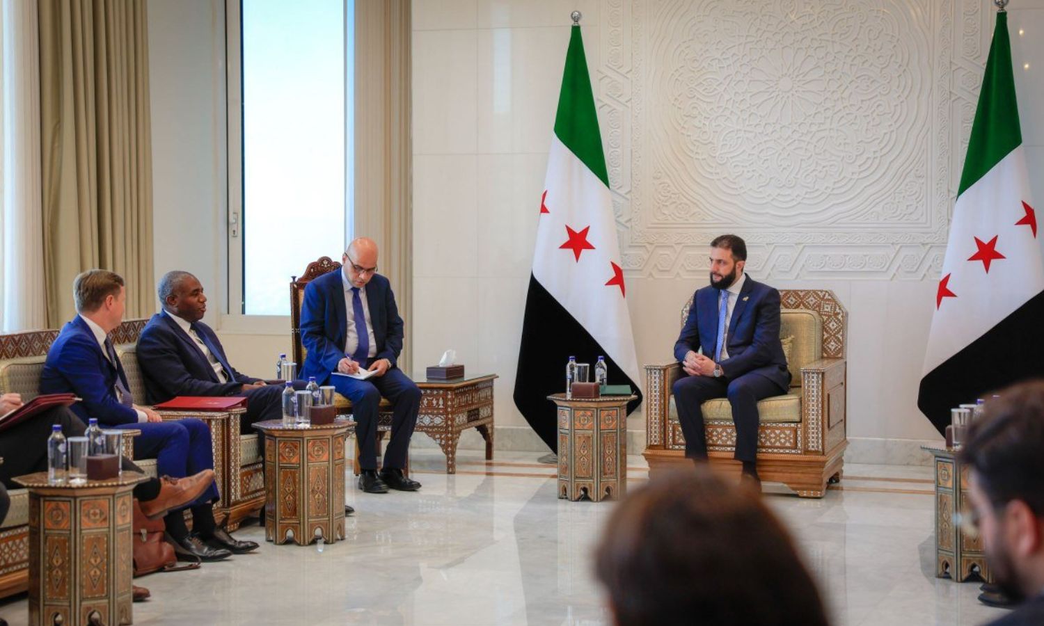 بريطانيا تعيد علاقاتها مع سوريا.. الشيباني إلى لندن لفتح السفارة