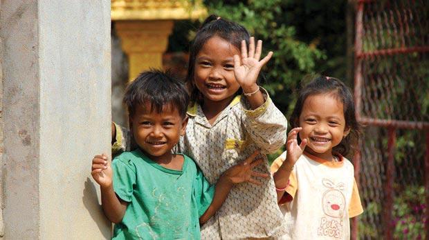 نقل أيتام كمبوديين من الدور وسط مزاعم بتعرضهم لاعتداءات جنسية