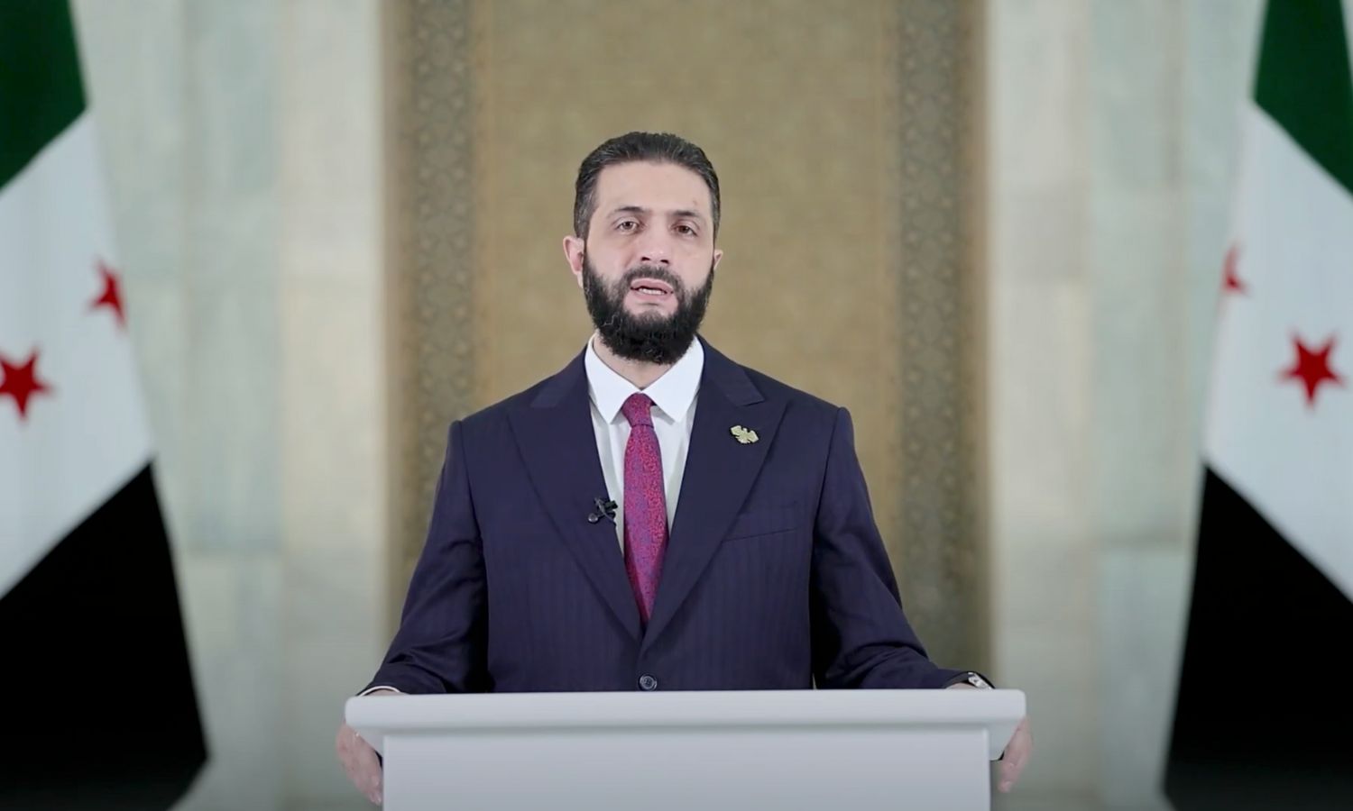 camera iconالرئيس السوري أحمد الشرع يلقي خطابًا يعلن فيه وقف إطلاق النار في السويداء - 19 تموز 2025 (رئاسة الجمهورية)