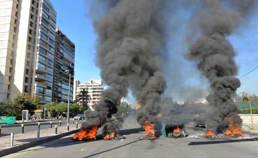الحريري يستنكر قطع الطرق ويعلن رفضه لزرع الفتنة في بيروت