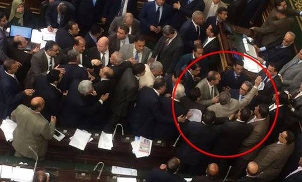 ضرب عكاشة بالبرلمان قبل طرده
