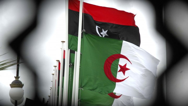 الجزائر تحذر من أي تدخل عسكري أجنبي في ليبيا