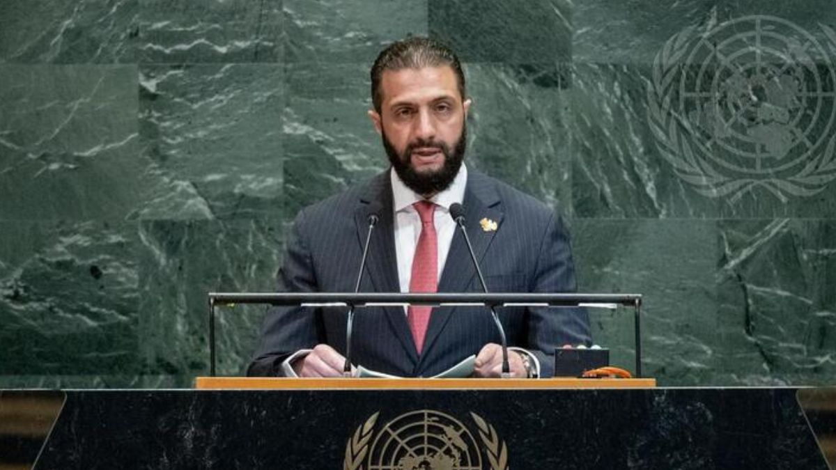 الرئيس السوري أحمد الشرع خلال إلقائه كلمة في الجمعية العامة للأمم المتحدة - 24 أيلول 2025 (الأمم المتحدة)