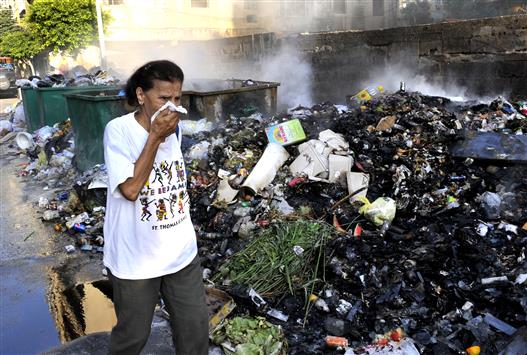البدء بازالة قمامة العاصمة لكن لبنان لم يجد حلا شاملا لنفاياته