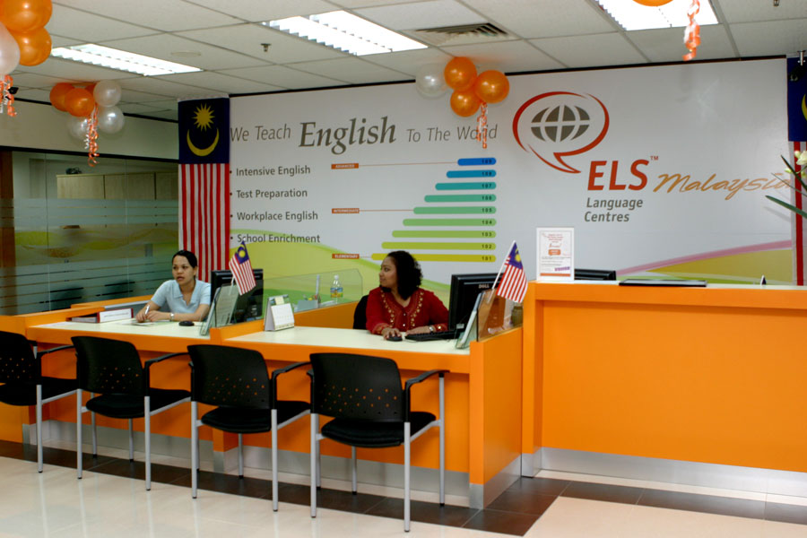 مدرسو اللغة الإنجليزية في ماليزيا يعودون لدراستها مجددا