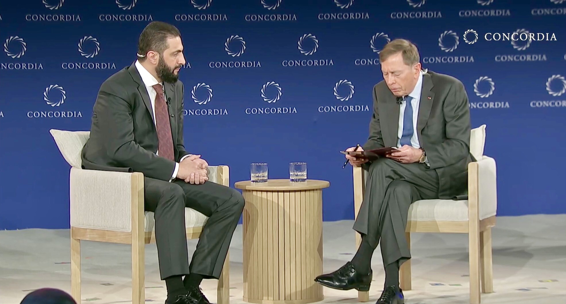 ديفيد بترايوس: من زنزانة السجن إلى رئاسة سوريا… قصة تحوّل الرئيس الشرع