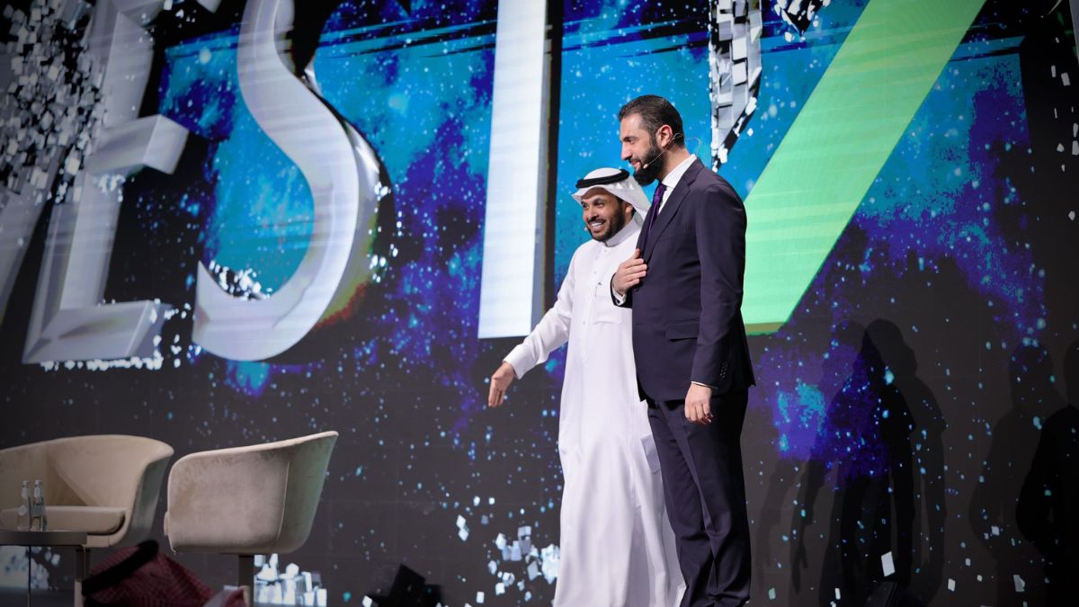 الرئيس السوري في المرحلة الانتقالية أحمد الشرع يشارك في مؤتمر "مبادرة مستقبل الاستثمار" - 29 تشرين الأول 2025 (رئاسة الجمهورية العربية السورية)