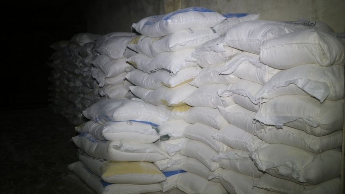 أكياس طحين داخل أحد أفران حي الشيخ مقصود بمدينة حلب - 3 تشرين الثاني 2025 (وكالة هاوار)